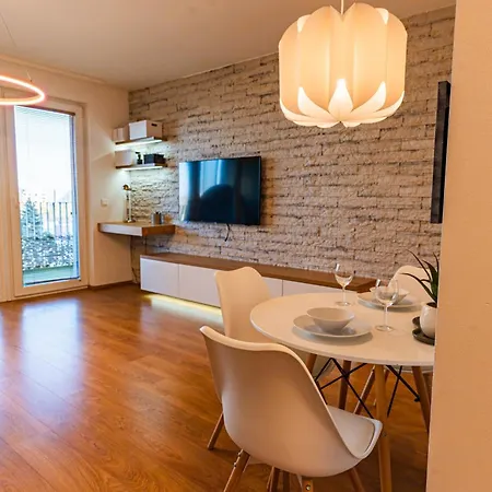 Apartmán Luxury Close To Centre, Vusch Private Parking Included