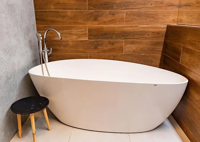 Luxury Close To Centre, Vusch Private Parking Included Apartamento